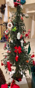 lot 393 image: Christmas Galore