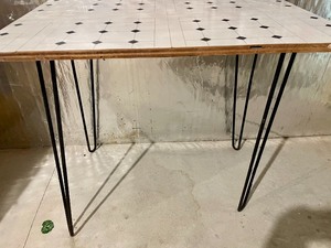 lot 392 image: Fun Vintage Table