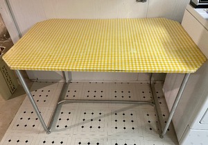 lot 398 image: Vintage Table