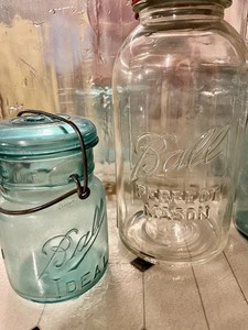 lot 401 image: Vintage Ball Jars