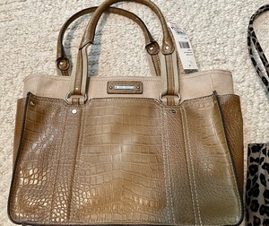lot 415 image: Nine West Purses