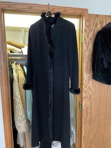lot 417 image: 3 Womens Black Coats