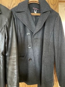 lot 419 image: 3 Womens Coats