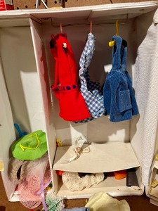 lot 350 image: Barbie Doll Trunk From 1968 With Barbies and Clothes