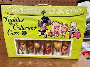 lot 351 image: Vintage Mattel Kiddles Collector Case With Dolls and Clothes