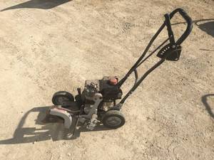lot 10 image: Craftsman 3.5 HP Lawn Edger