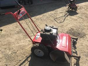 lot 18 image: Troy Built 33 Wide Cut 8.5 HP Briggs & Stratton Commercial Mower
