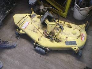 lot 48 image: John Deere 300 Series Lawn Mower Deck