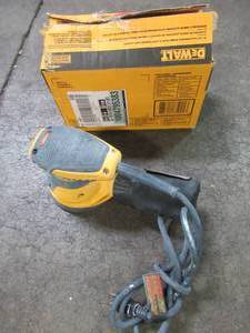 lot 62 image: Dewalt 3 Amp Corded 5 in. Variable Speed Random Orbital Sander, DWE6423 - Used.