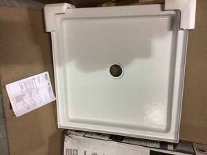 Classic 400 32 in. x 32 in. Single Threshold Center Drain Alcove Shower Base in White by Delta&nbsp&nbspCustomer Returns See Pictures&nbsp