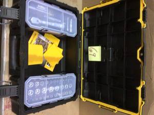 Mechanics Tool Set (53-Piece) by DEWALT Customer Returns See Pictures&nbsp