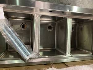lot 106 image: 38.5 in. Freestanding Stainless-Steel 3-Compartment Commercial Bar Sink by GRIDMANN Customer Returns See Pictures