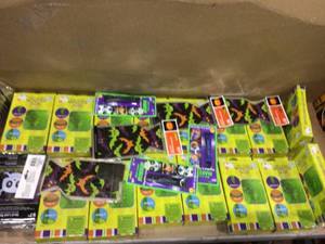 lot 10 image: Monsterville Make Your Own Monster Ooze Kit Customer Returns See Pictures 