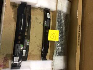 lot 33 image: 21 in. Mower Blade Customer Returns See Pictures 