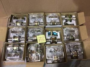 lot 73 image: BIG LOT OF DOOR ENTRY KNOBS Customer Returns See Pictures 