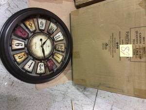 lot 82 image: BLACK  Big Time Clock by FirsTime & Co. Customer Returns See Pictures 