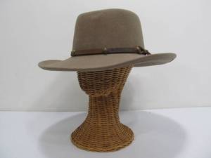 lot 54 image: Vintage Golden Gate Hat Company Los Angeles Cowboy Hat - Size M