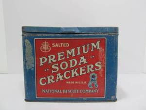 lot 59 image: Antique Nabisco Premium Soda Crackers Advertising Tin