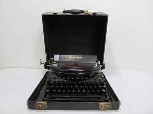 lot 64 image: Vintage Remington Noiseless Model 7 Portable Typewriter wCase
