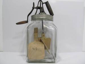 lot 83 image: Antique 6 Quart Hand Crank Churn