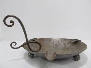 lot 92 image: Vintage Folk Art Footed Metal Ashtray