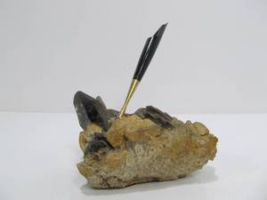 lot 95 image: Natural Rock & Crystal Pen Holder Stand