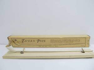 lot 14 image: Vintage Colonial American Style Clay Tavern Pipe wBox