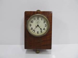 lot 17 image: Orig Vintage 1930s NASH Car Wood Case Dashboard Clock