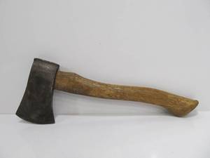 lot 22 image: Orig 1945 US WW2 Plumb Hatchet