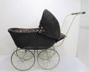 lot 27 image: Vintage 1930s Era Wicker Dollar Carriage