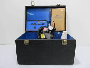 lot 42 image: Working Airbrush Kit with Accessories