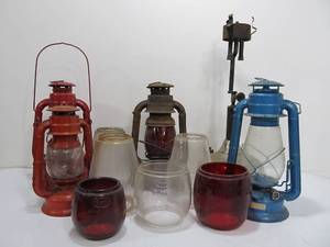lot 44 image: Group of Assorted Vintage Lanterns