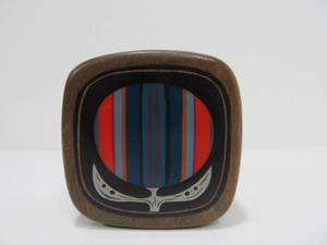 lot 104 image: Signed Robert McKeown Inlaid Wood Lidded Box