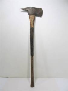 lot 107 image: Antique KEEN KUTTER Axe