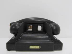 lot 115 image: Vintage 1930s Era Kellogg Switchboard & Supply Company No-Dial Telephone