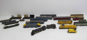 lot 154 image: Lot of TRIANG Railways HO Gauge Model Trains
