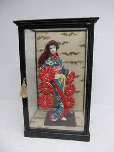lot 162 image: 15 Vintage Japanese Geisha Doll wDisplay Case