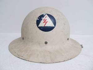 lot 178 image: Orig Vintage US WW2 Era Civil Defense Helmet