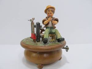 lot 134 image: Nice Vintage ANRI Wooden Music Box Thorens Swiss Movement - Boy wFlute
