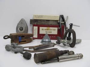 lot 141 image: Group of Assorted Vintage Tools