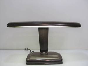 lot 147 image: Nice Working Mid Century Industrial Desk Lamp