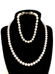 lot 351 image: Matching Genuine Pearl & 14K Gold Necklace & Bracelet Set 