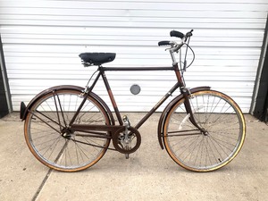 lot 363 image: Excellent His & Hers Pair of Vintage Raleigh Sports Bicycles