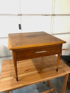 lot 367 image: Vintage Mid Century LANE Side Table wDrawer