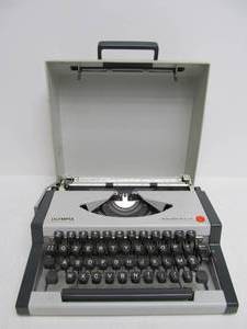 lot 273 image: Nice Vintage Olympia Portable Traveller De Luxe Typewriter