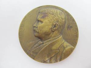 lot 187 image: Antique BronzeBrass TEDDY ROOSEVELT Presidential Inaugural Medallion