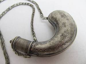 lot 230 image: Antique Silver Plated Gunpowder Horn Powder Box