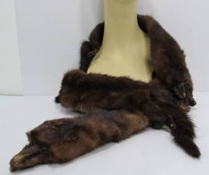 lot 222 image: Vintage Genuine Mink Pelt Fur StoleScarf