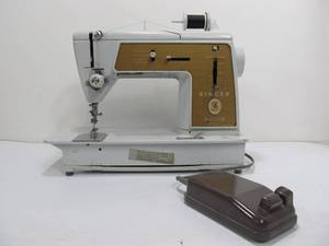 lot 247 image: Excellent Working Vintage SINGER Touch & Sew Sewing Machine