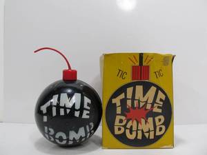 lot 253 image: Vintage 1960s Milton Bradley Time Bomb Game wBox